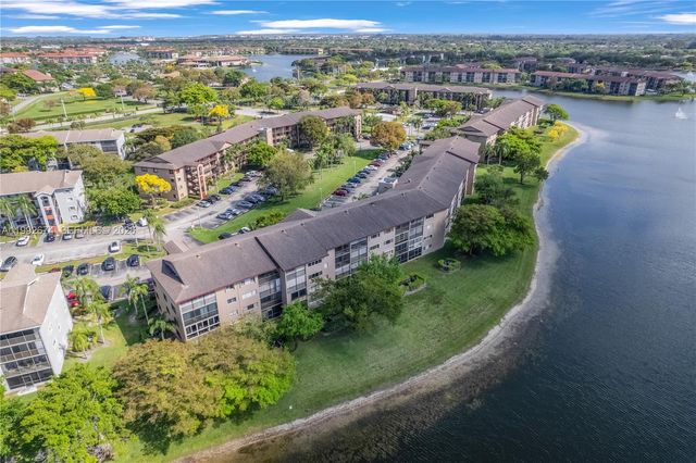 850 SW 138th Ave 111D, Pembroke Pines, FL 33027