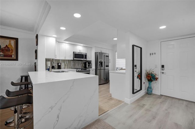 850 SW 138th Ave 111D, Pembroke Pines, FL 33027