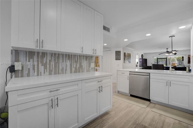 850 SW 138th Ave 111D, Pembroke Pines, FL 33027