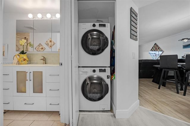 850 SW 138th Ave 111D, Pembroke Pines, FL 33027