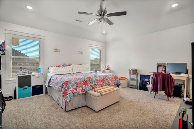 902 Sugar Pine Avenue, Tontitown, AR 72762