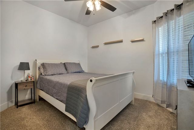 902 Sugar Pine Avenue, Tontitown, AR 72762