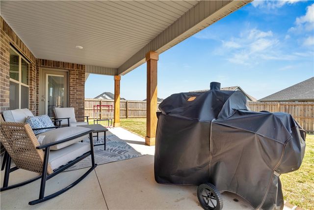 902 Sugar Pine Avenue, Tontitown, AR 72762