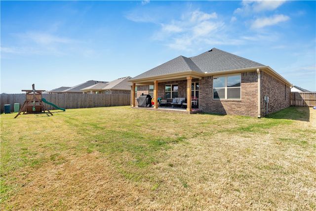 902 Sugar Pine Avenue, Tontitown, AR 72762
