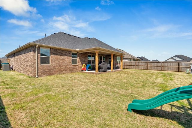 902 Sugar Pine Avenue, Tontitown, AR 72762