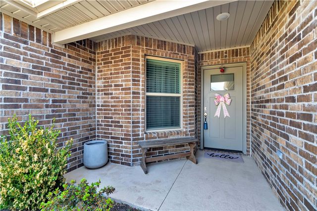 902 Sugar Pine Avenue, Tontitown, AR 72762