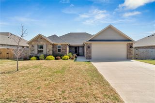 902 Sugar Pine Avenue, Tontitown, AR 72762