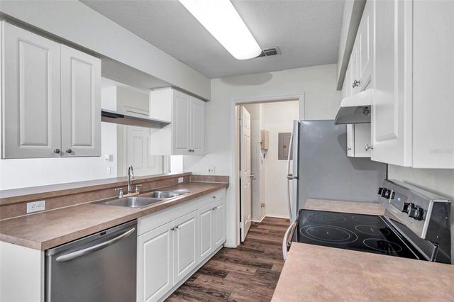 36243 LAKE CHASE BOULEVARD 102, Zephyrhills, FL 33541