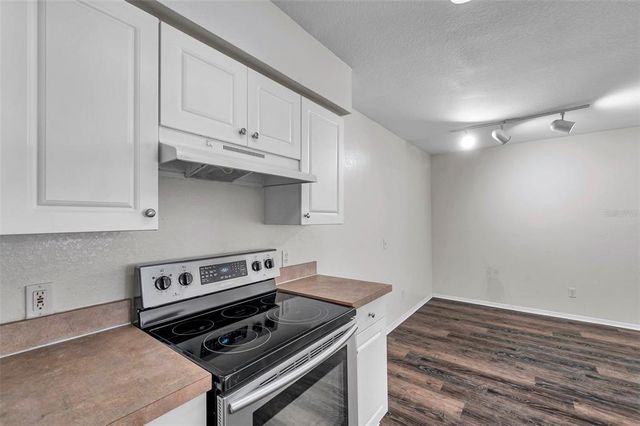 36243 LAKE CHASE BOULEVARD 102, Zephyrhills, FL 33541