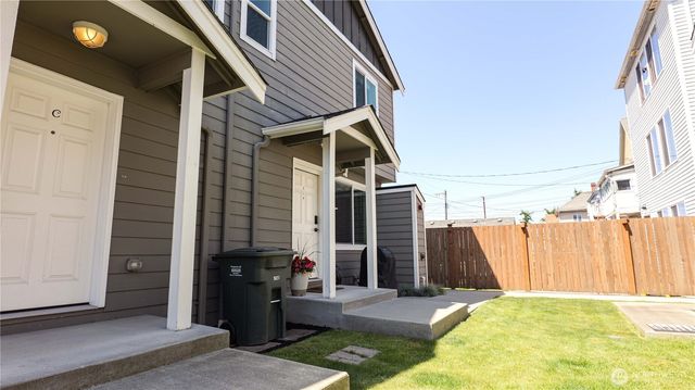2620 Grand Avenue #D, Everett, WA 98201