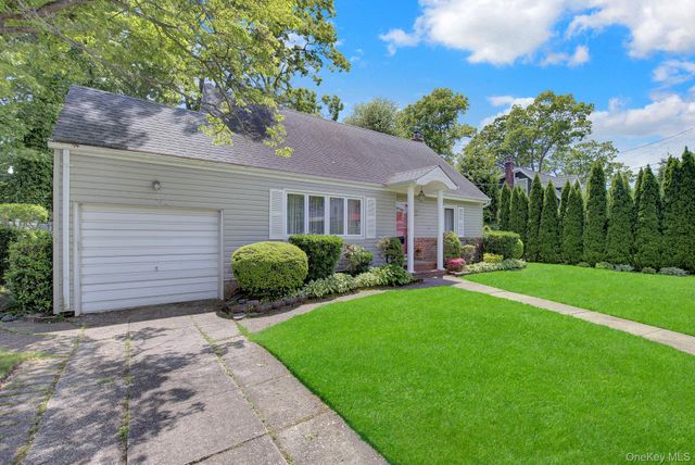 130 Abbey Street, Massapequa Park, NY 11762