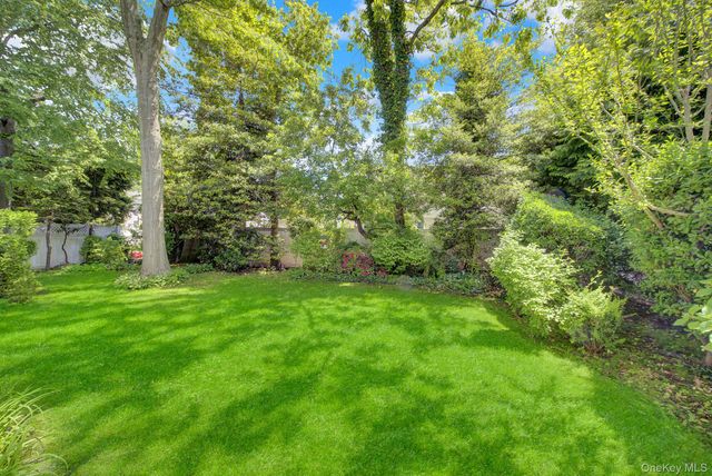 130 Abbey Street, Massapequa Park, NY 11762