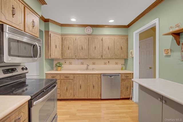 130 Abbey Street, Massapequa Park, NY 11762