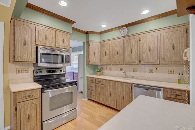 130 Abbey Street, Massapequa Park, NY 11762
