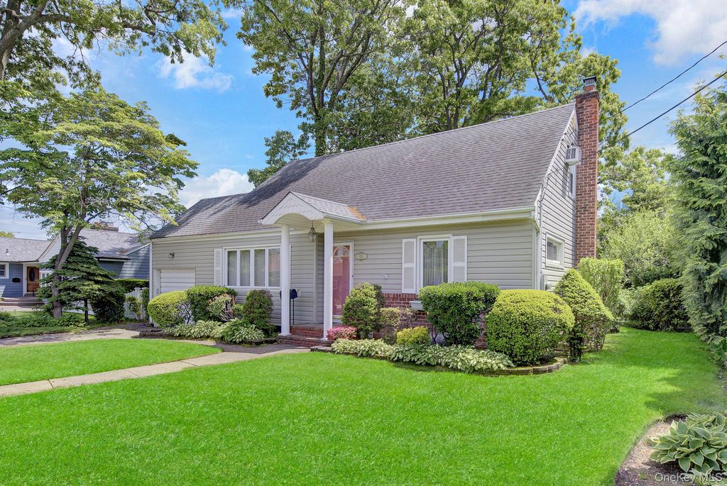 130 Abbey Street, Massapequa Park, NY 11762