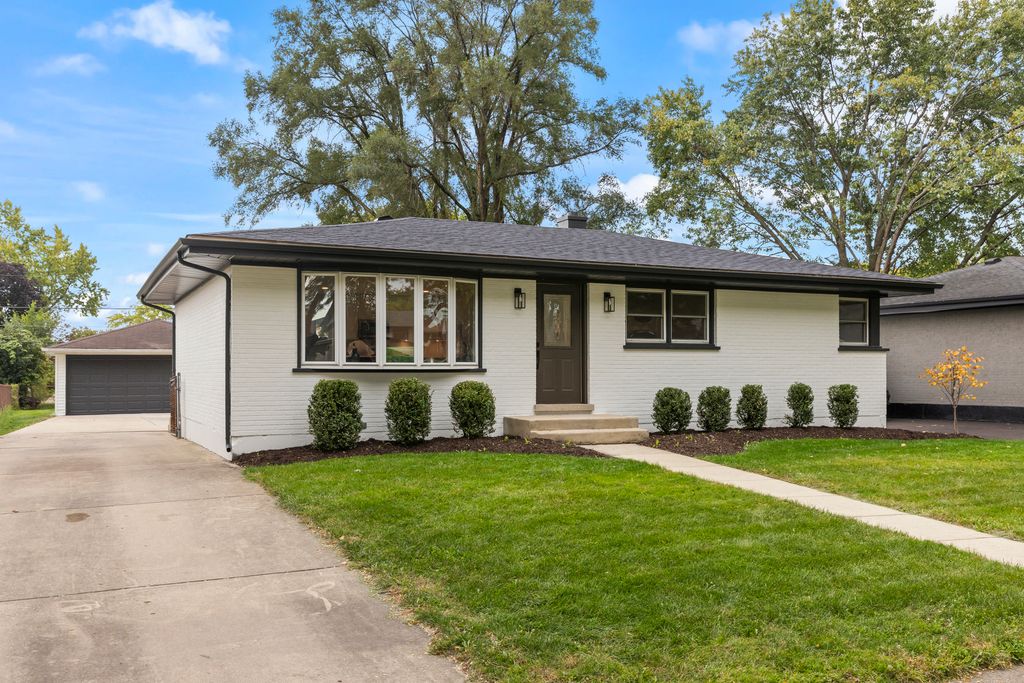 667 W Saint Aubin Drive, Addison, IL 60101 — exterior