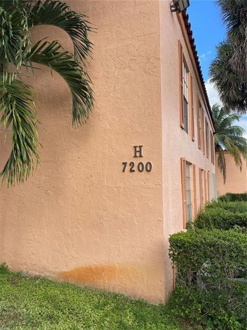 7200 Fairway Drive H 12, Miami Lakes, FL 33014