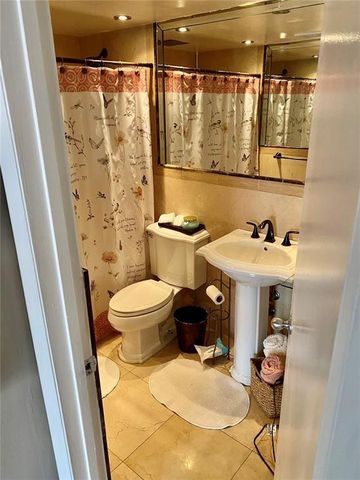 7200 Fairway Drive H 12, Miami Lakes, FL 33014