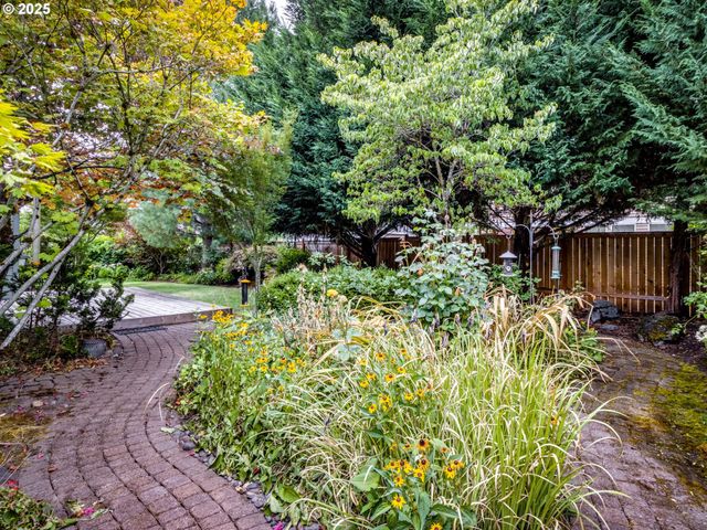 2868 Ne CHARLOIS Dr, Hillsboro, OR 97124