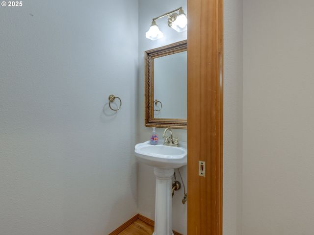 2868 Ne CHARLOIS Dr, Hillsboro, OR 97124