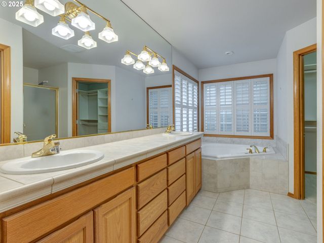 2868 Ne CHARLOIS Dr, Hillsboro, OR 97124