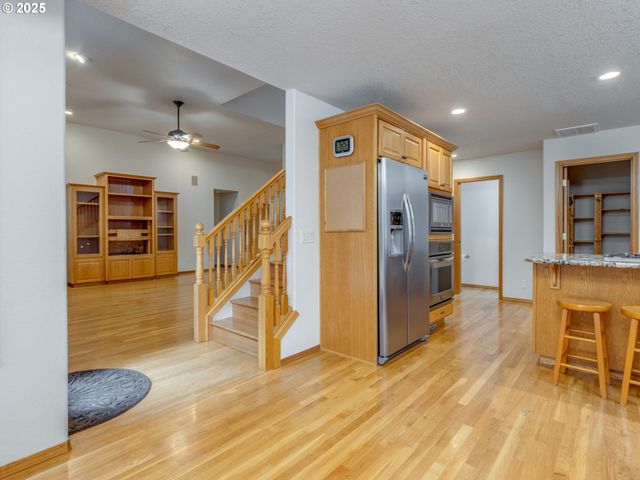 2868 Ne CHARLOIS Dr, Hillsboro, OR 97124