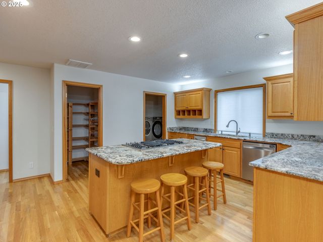 2868 Ne CHARLOIS Dr, Hillsboro, OR 97124