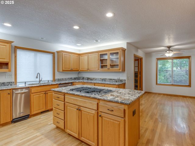 2868 Ne CHARLOIS Dr, Hillsboro, OR 97124