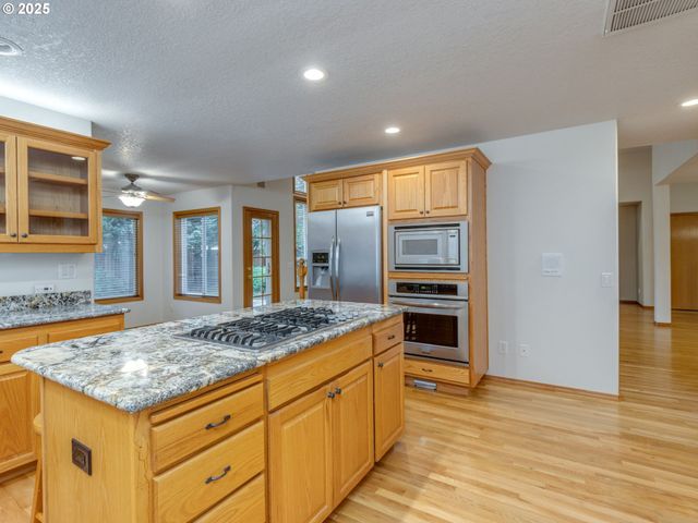 2868 Ne CHARLOIS Dr, Hillsboro, OR 97124