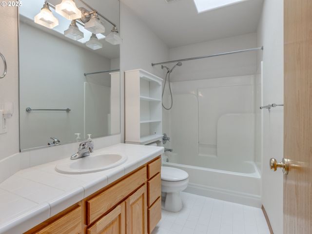 2868 Ne CHARLOIS Dr, Hillsboro, OR 97124