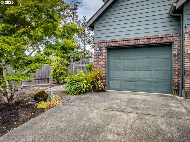 2868 Ne CHARLOIS Dr, Hillsboro, OR 97124