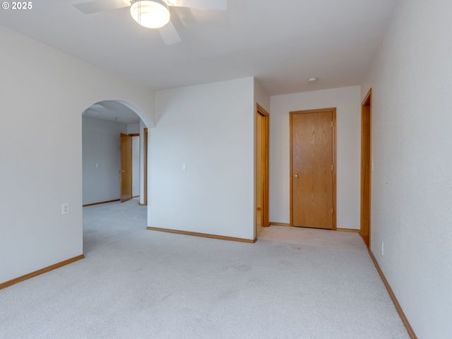 2868 Ne CHARLOIS Dr, Hillsboro, OR 97124