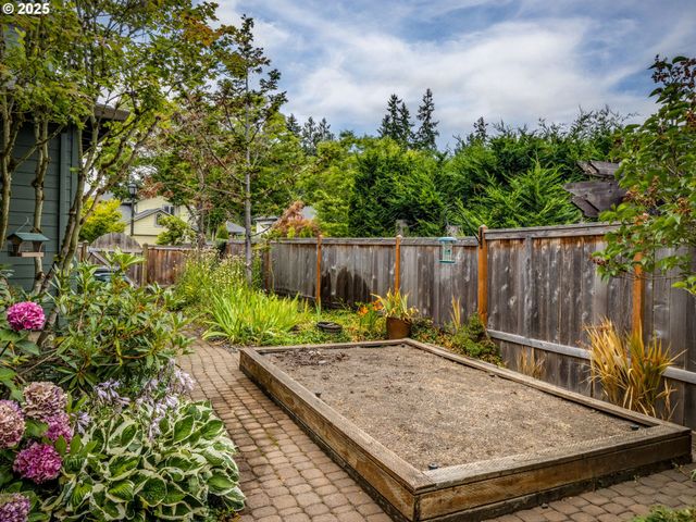 2868 Ne CHARLOIS Dr, Hillsboro, OR 97124