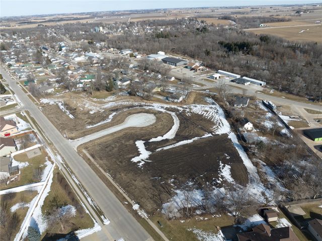 328 Young Court, Center Point, IA 52213