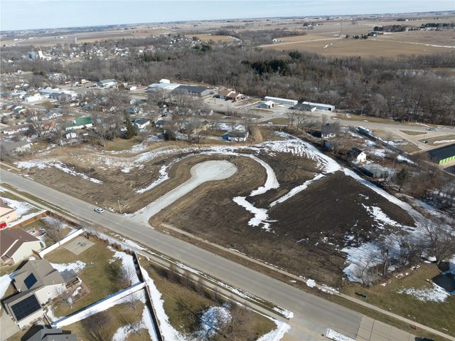 328 Young Court, Center Point, IA 52213