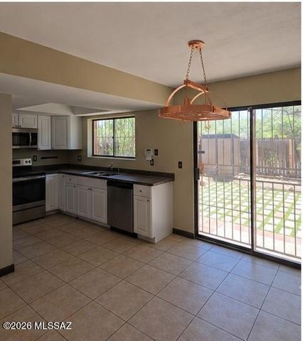 905 E Mesquite Drive, Tucson, AZ 85719