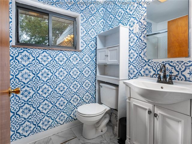 4790 Charleston Road, Poca, WV 25159