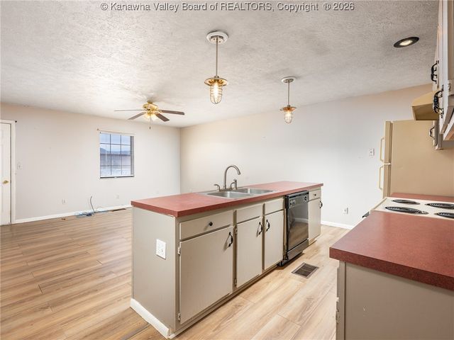 4790 Charleston Road, Poca, WV 25159