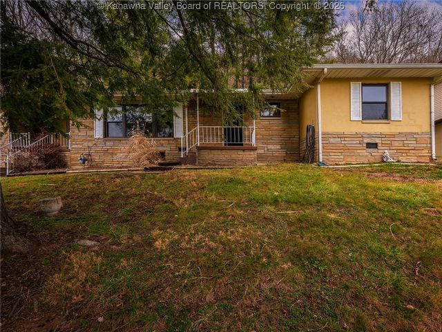 4790 Charleston Road, Poca, WV 25159