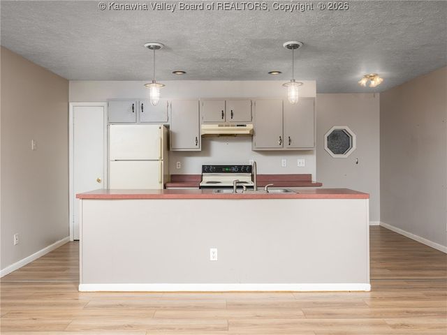 4790 Charleston Road, Poca, WV 25159