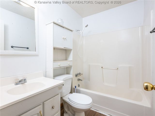 4790 Charleston Road, Poca, WV 25159