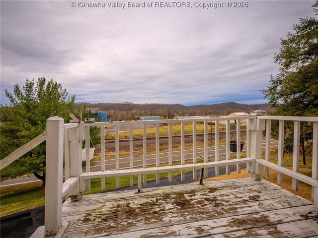 4790 Charleston Road, Poca, WV 25159