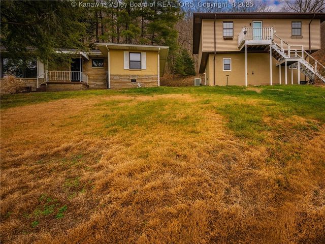 4790 Charleston Road, Poca, WV 25159