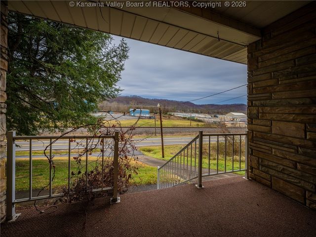 4790 Charleston Road, Poca, WV 25159