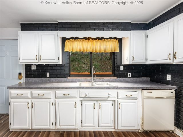 4790 Charleston Road, Poca, WV 25159