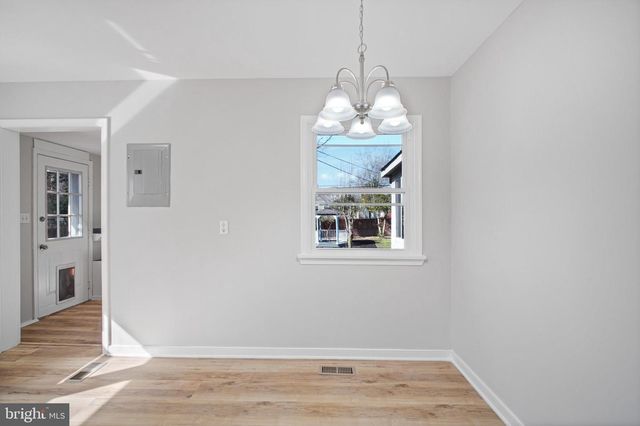 33 BLAIR RD, Fredericksburg, VA 22405