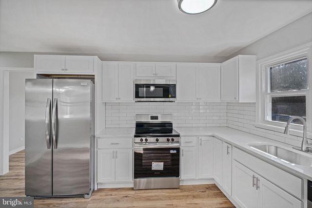 33 BLAIR RD, Fredericksburg, VA 22405