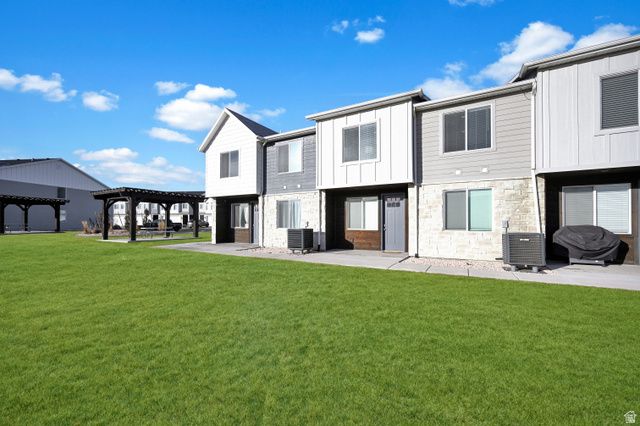 566 N RICHLAND ST, Garden City, UT 84028