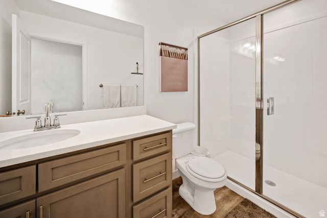 566 N RICHLAND ST, Garden City, UT 84028