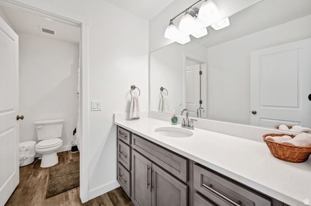 566 N RICHLAND ST, Garden City, UT 84028